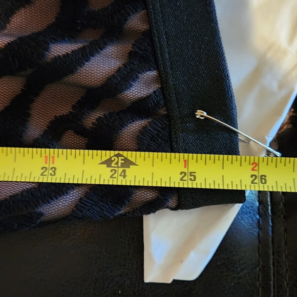 BCBGMaxAzria set pencil skirt and peplum top zebra style - Picture 7 of 16